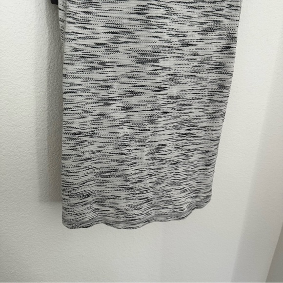 Lululemon On Track Tank Top Tiger Space Dye Black White 2 in 1 Size 4 Women’s - Picture 5 of 8